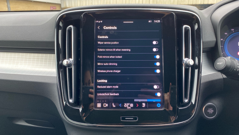 Volvo XC40 2.0 B3P Plus Dark 5dr Auto Petrol Estate